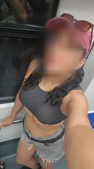 Claire, 37