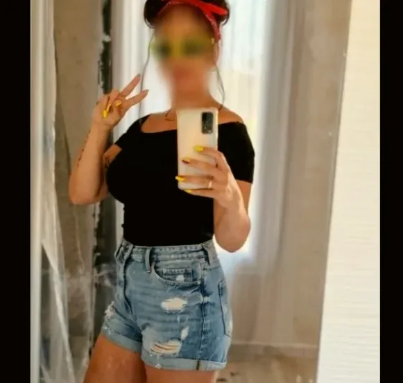 Claire, 37