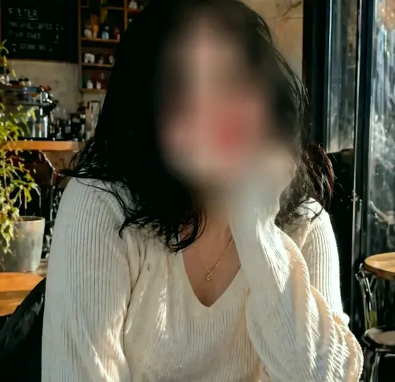 Ewa, 25