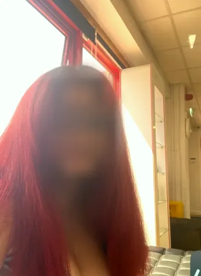 Laura, 19