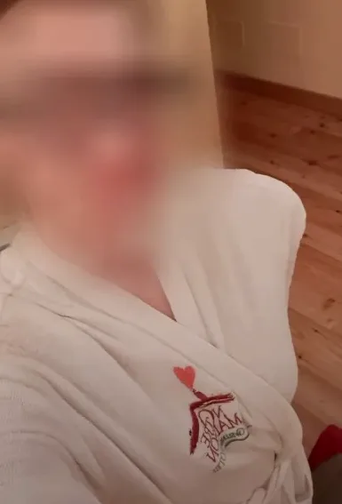 Rhona, 40