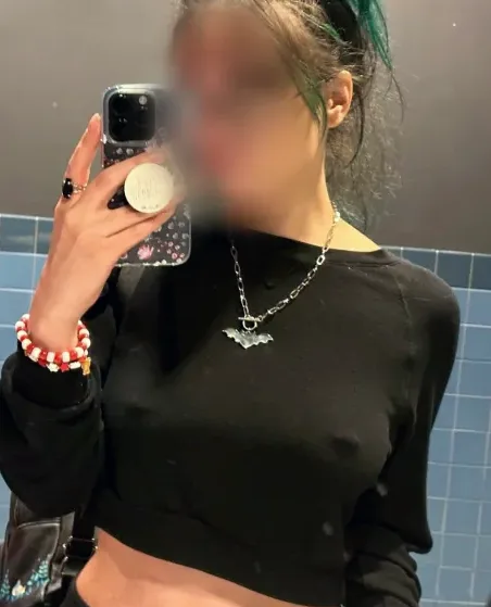 Samantha, 28