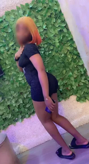 Sarah, 25
